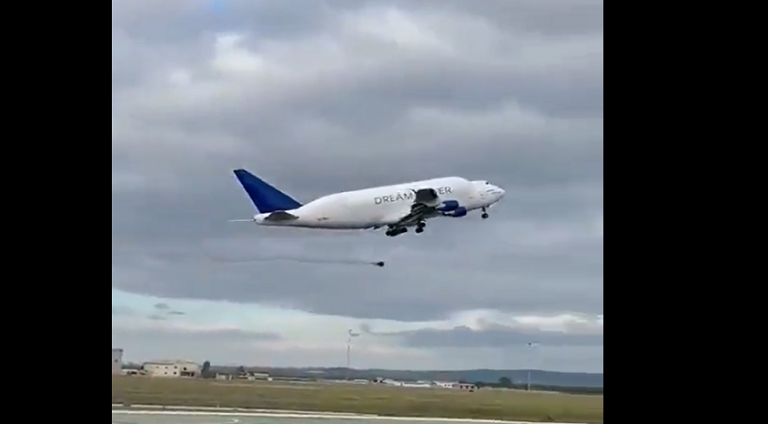 Dreamlifter’in kalkışta tekeri koptu (video)